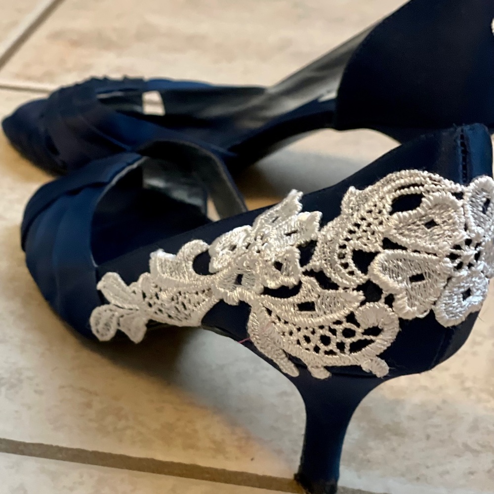 Size 9.5 Nina New York  Navy heels